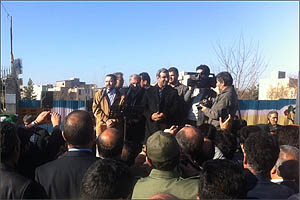 در میان استقبال گسترده مردم نیشابور؛