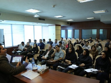 با همکاری «انجمن مدیران صنایع خراسان رضوی» و روزنامه «دنیای اقتصاد» برگزار شد؛