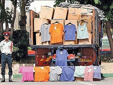 گزارش «دنیای اقتصاد» از لزوم مبارزه با قاچاق کالا در عرصه پوشاک و کمک به اقتصاد کشور؛