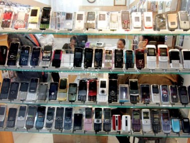 گزارش «دنیای اقتصاد» از عرضه گوشی‏های قاچاق در مشهد؛