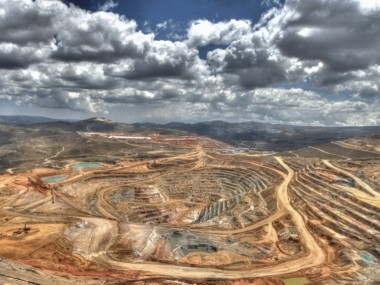 گزارش «دنیای اقتصاد» از اختلاف به‌وجودآمده بین شهرداری و معادن سنگان؛