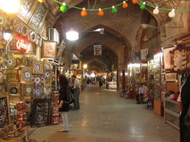 «دنیای اقتصاد» از بازار امام رضا(ع) و نقش آن در توسعه گردشگری گزارش می‌دهد: