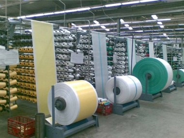 «دنیای اقتصاد» از بیکار شدن 700 کارگر 3 واحد نساجی در مشهد گزارش می‎دهد؛