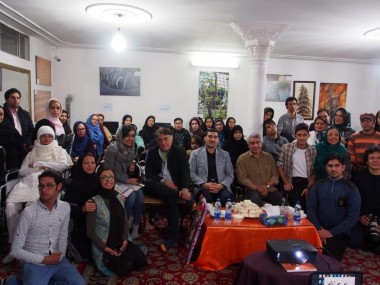 رضا کیانیان در گفت‌وگو با دنیای اقتصاد در حاشیه دیدار با گروه تئاتر باران؛