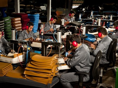 «دنیای اقتصاد» در گفتگو با فعالان اقتصادی استانهای خراسان موانع تحقق شعار سال 96 را بررسی می‎کند؛