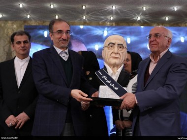 دنیای اقتصاد از چند و چون برگزاری همایشها و فرآیند انتخاب برگزیدگان گزارش می‌دهد