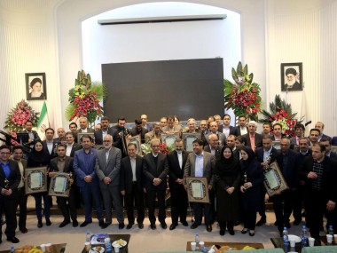 دنیای اقتصاد از مراسم تجلیل از 41 صادرکننده برتر خراسان رضوی گزارش می‌دهد: