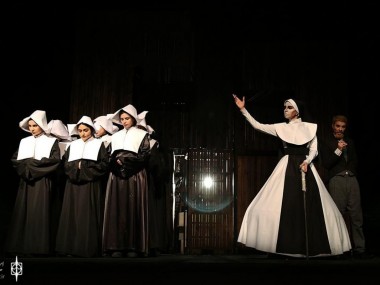 دنیای اقتصاد بررسی می‌کند