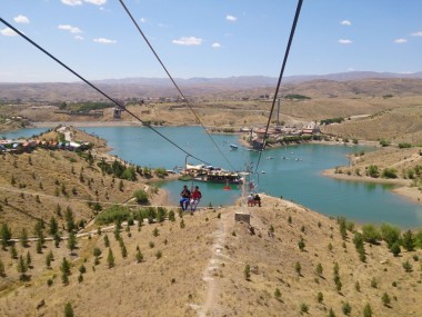 گزارش دنیای اقتصاد از چالش‌ها و فرصت‌های سرمایه‌گذاری در گردشگری خراسان: