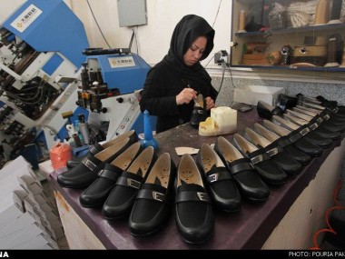 دنیای اقتصاد از وضعیت تولید، کسب و کار و صادرات کفش در مشهد گزارش می‌دهد