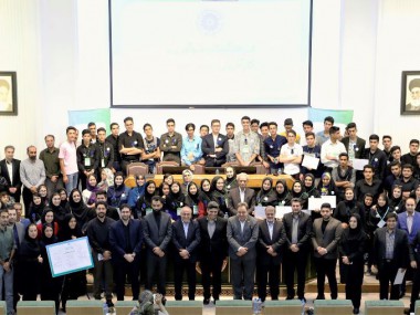 دنیای اقتصاد از حمایت اتاق بازرگانی مشهد از ایده های کسب و کار دانش‌آموزی گزارش می‌دهد