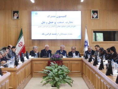 صادرکنندگان و فعالان حمل و نقل خراسان رضوی از تکرار چندباره صفهای طویل کامیون در دوغارون گفتند