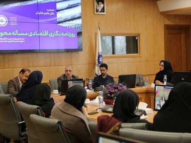 هادی خانیکی در دوره آموزشی «روزنامه نگاری اقتصادی مساله محور» در اتاق مشهد تشریح کرد