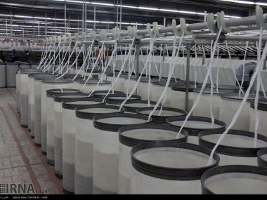 تولیدکنندگان این روزها با مشکل بزرگی به نام تامین مواد اولیه دست و پنجه نرم میکنند