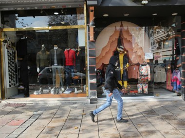 از زمان شیوع کرونا، 30درصد پروانه‌های کسب فروشندگان پوشاک مشهد ابطال شده است