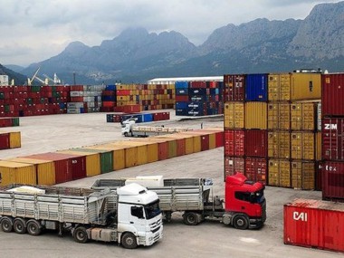 بررسی موانع و فرصتهای صادرات خراسان رضوی در سال جاری