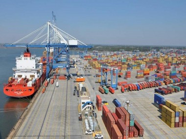 دلایل مخالفت صادرکنندگان خراسانی با طرح «جرم‌انگاری وارد نکردن ارز حاصل از صادرات» بررسی شد