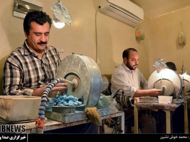 ضربه خام‌فروشی، فرآوری سنتی و تصمیمات نادرست بر صنعت فیروزه‌تراشی بررسی شد