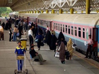 «دنیای اقتصاد» از تلاش مسئولان همزمان با آغاز موج دوم سفرهای تابستانی به مشهد گزارش می‌دهد؛