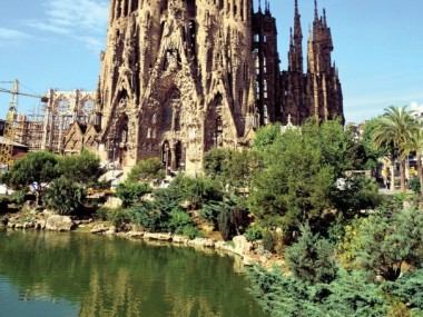 عضو شورای شهر مشهد از سفر مدیران شهری به اسپانیا گزارش می‎دهد؛