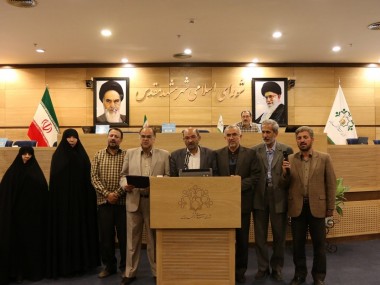 «دنیای اقتصاد» از حاشیه‎های انتخابات هیأت رئیسه پارلمان محلی مشهد گزارش می‌دهد؛